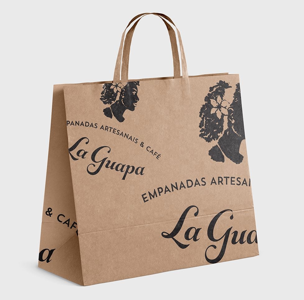 Sacola desenhada para a marca “La Guapa” | Brandium Sacola em papel kraft para a marca "La Guapa"