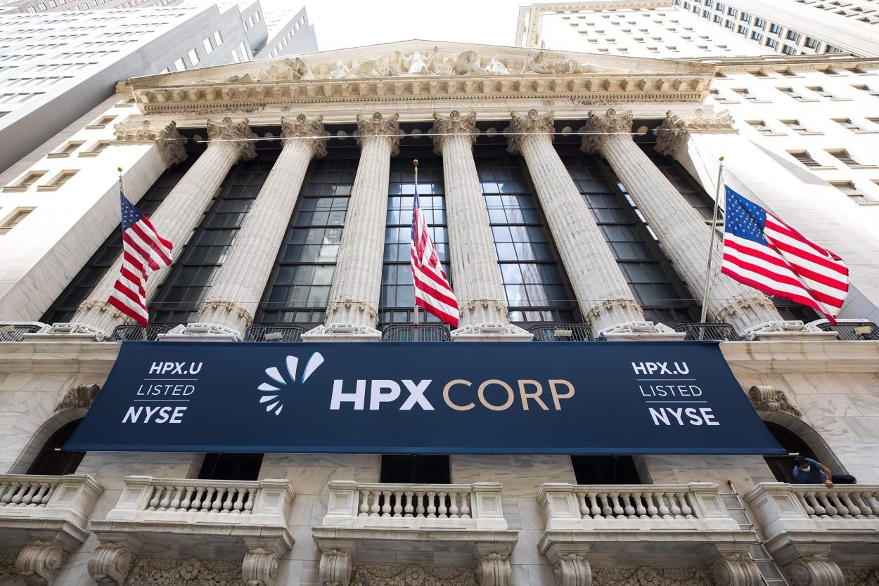 Picture of the HPX Corp banner in the facade of the NYSE