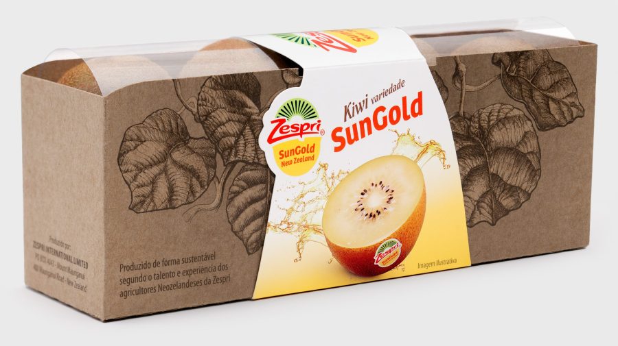 Packaging made of kraft paper with a printed hand drawn illustration, a pvc film and a withe paper strap with Zespri logo and standard visual codes